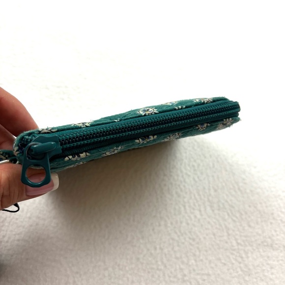Vera BradleyGreen Paisley Embroider Rooster Inner Lined Penguin Wristlet Wallet - Picture 9 of 14